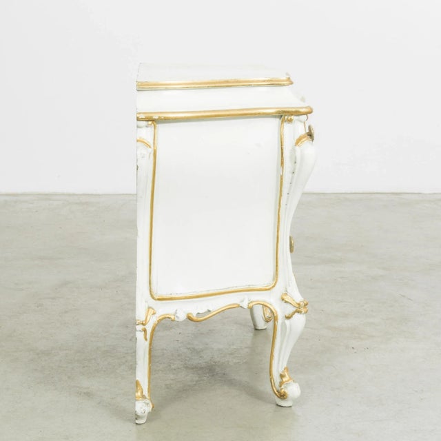 French Provincial 1960s Italian White Patinated Wooden Chest of Drawers For Sale - Image 3 of 12