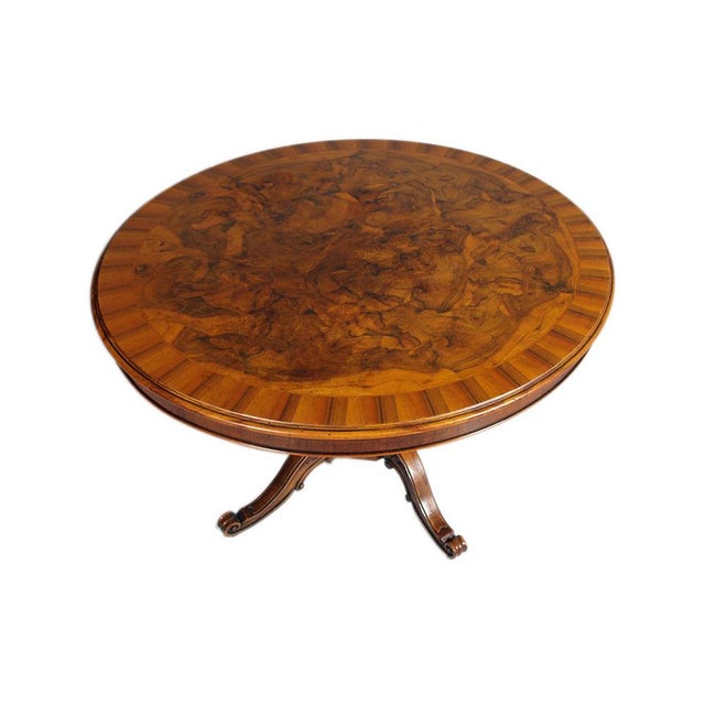 Elegant round baroque table from the early 1900s with top in Ferrarese walnut root and central inlay polished with shellac...