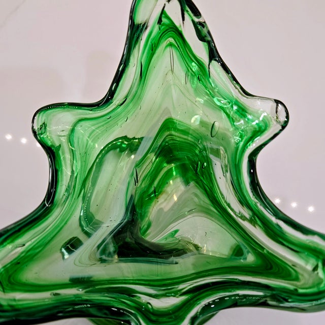 Mid-Century Modern Emerald Swirl Murano Style Handkerchief Vase For Sale In Dallas - Image 6 of 9