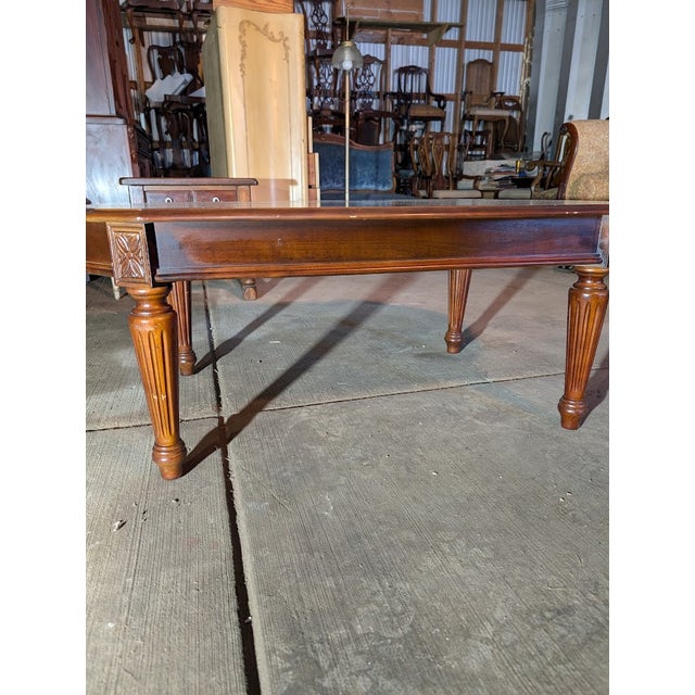 Vintage Oval Mahogany Coffee Table With Fluted Legs & Carved Rosettes – Classic Traditional Style For Sale - Image 4 of 7