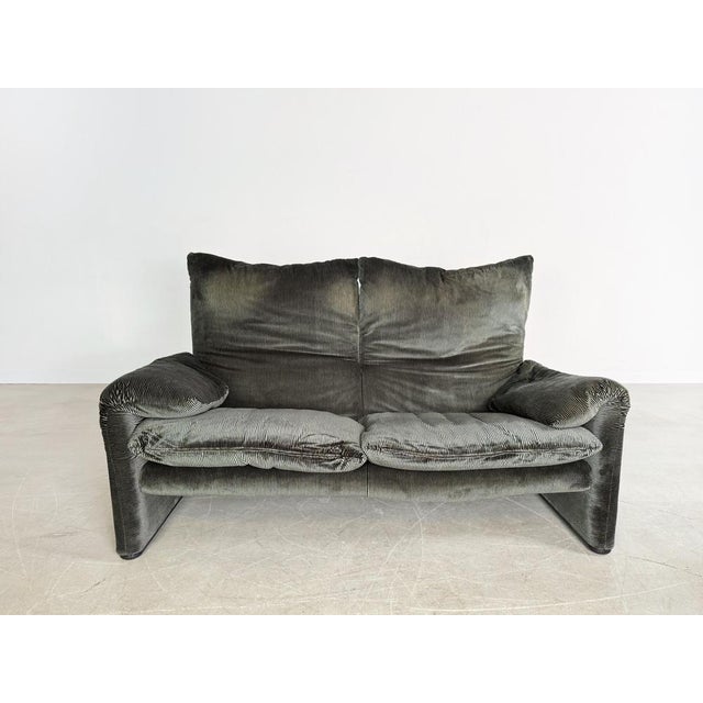 Mid-Century Modern Maralunga 2-Seater Sofa in Corduroy by Vico Magistretti for Cassina For Sale - Image 3 of 11