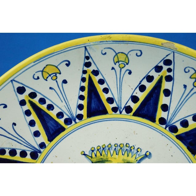 Antique Italian Ceramic Plate with Noble Coat of Arms from Montelupo Manufacture, 1700s For Sale - Image 10 of 18