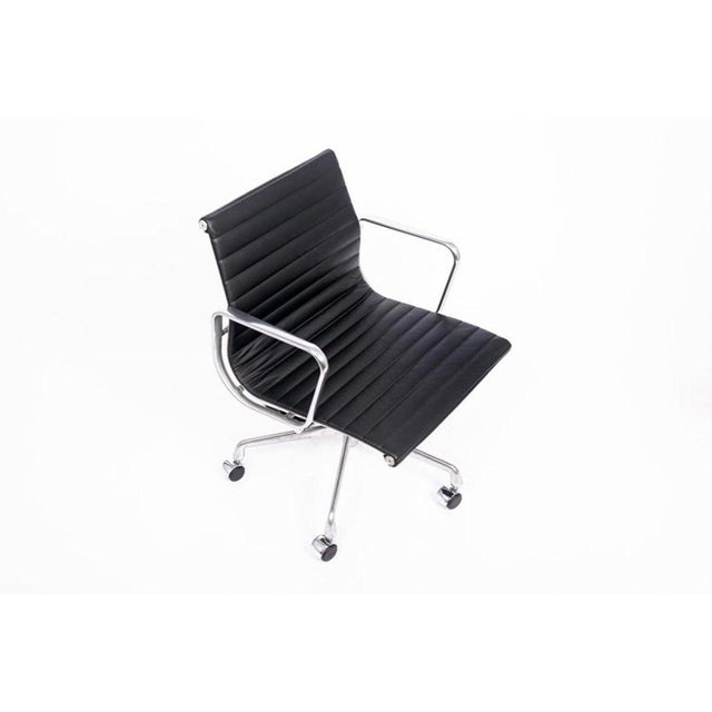 Herman Miller Eames Herman Miller Black Leather Office Chair Thin Pad Aluminum Group For Sale - Image 4 of 11