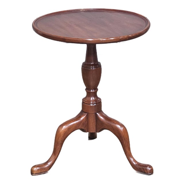 1990s Henkel Harris Wild Black Cherry Ocassional Round Table Made in Virginia For Sale