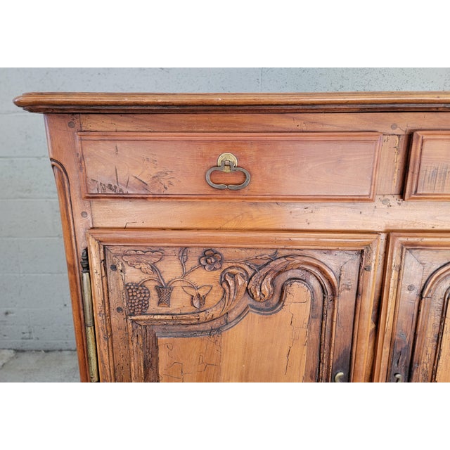 Antique French Country Buffet Louis XV Early 19th Century For Sale In San Francisco - Image 6 of 18