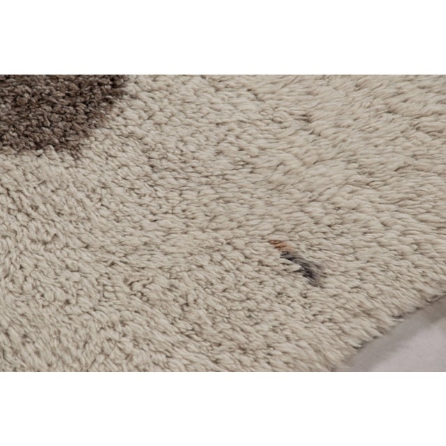 Vintage Tulu Shag Rug in Cream and Beige-Brown Medallion - Rug & Kilim For Sale In New York - Image 6 of 8