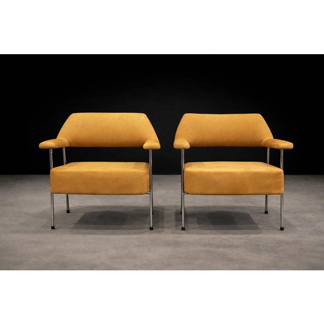A rare and highly refined pair of Brazilian modern armchairs designed by Joaquim Tenreiro, dating to the 1950s. Conceived...