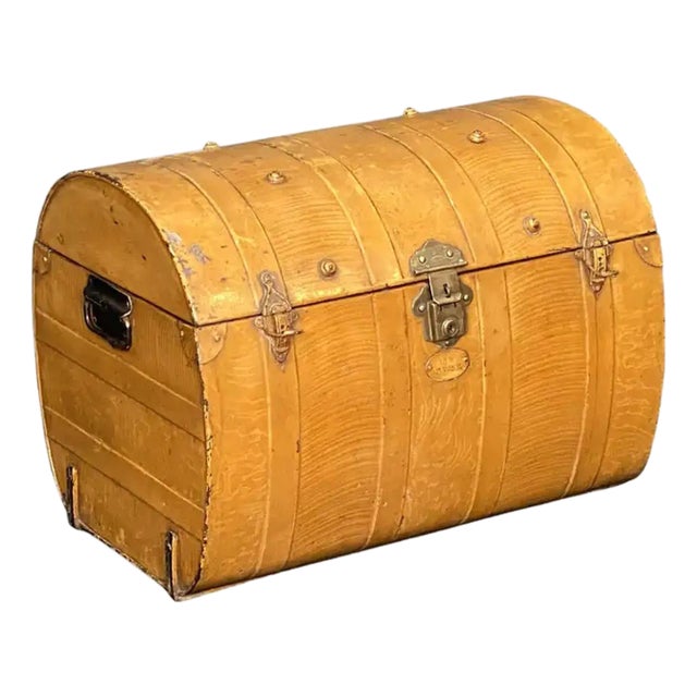 Mid 19th Century English Toleware Tin Trunk With Faux Wood Finish and Brass Accents For Sale