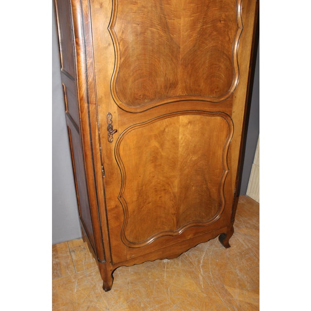 Louis XV Bonnetière in Walnut, Late 18th Century For Sale - Image 13 of 18