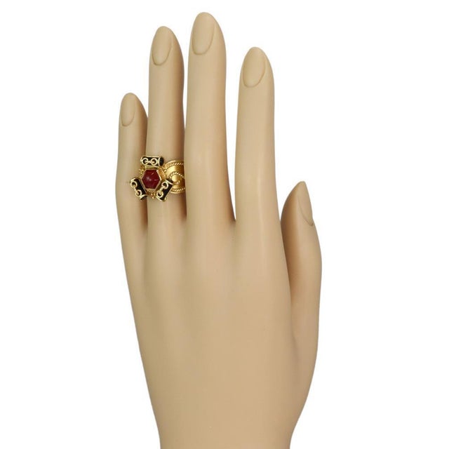 Contemporary Carnelian & Onyx 18k Yellow Gold Dangle Earrings & Ring Set, 3 Pieces For Sale - Image 3 of 5