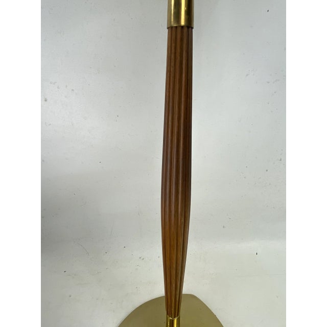 1960s Mid-Century Modern Walnut & Brass Table Lamp W/ Shade Attributed to Thurston For Sale - Image 5 of 10