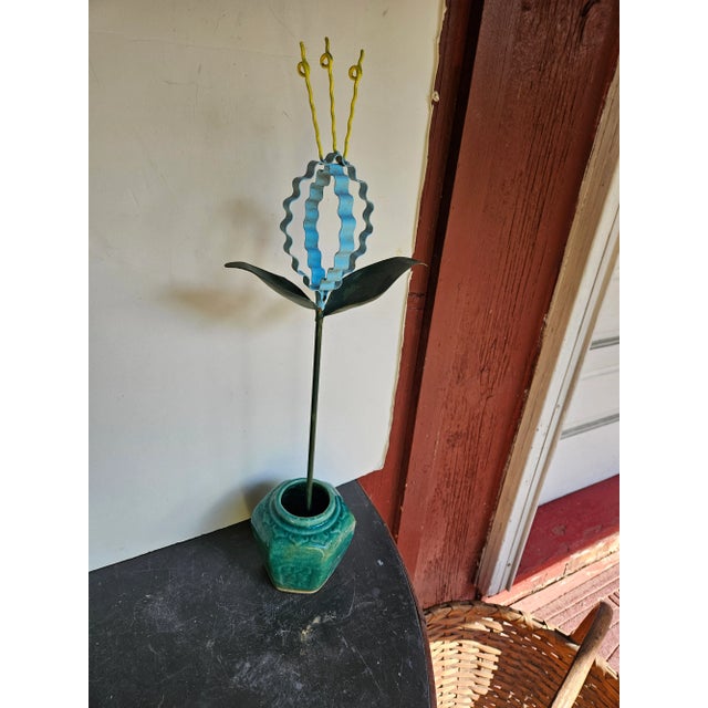 1950s Folky Abstract Tole Flower in a Green Chinese Ginger Pot For Sale - Image 4 of 4