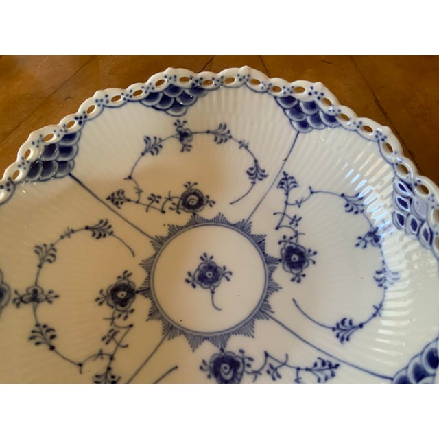 Interior decorated with classic cobalt blue stylized flowers, Palmettos, and fish scale textures at the edge