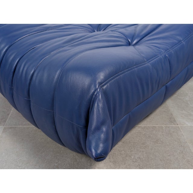 Vintage French Togo Pouf in Blue Leather by Michel Ducaroy Ligne Roset, 1980s For Sale - Image 12 of 13
