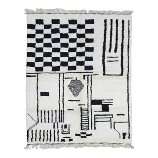 Black and White Moroccan Rug - 9.8 X 6.8 Ft For Sale