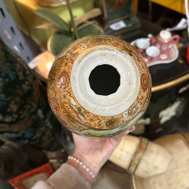 Up for consideration is a beautiful vintage Asian style small ceramic detailed decorative egg with gold accents. This...