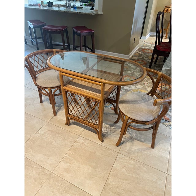 1950s Vintage Rattan Honeymoon Table & 2 Chairs – Nesting Bistro Set W/ Glass Top For Sale - Image 5 of 8