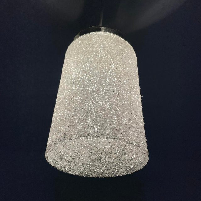 1970s Mid-Century French Ice Crystal and Acrylic Sugar Pendant Light, 1970s For Sale - Image 5 of 15