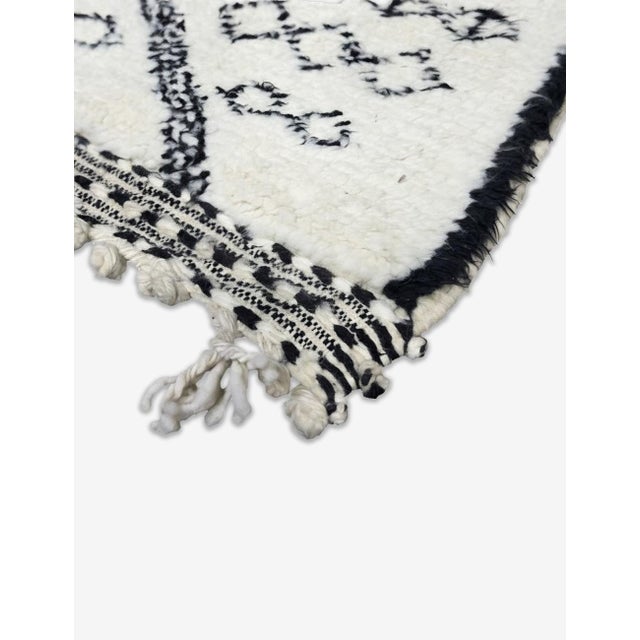 Boujad Rug | Handwoven Berber Wool Rug with Bold Zigzag and Diamond Pattern Product Overview This striking Boujad rug...