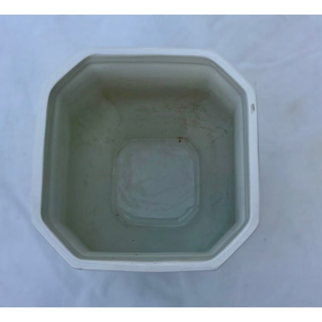 White Mid 20th Century Fluted Staffordshire Ceramic Vase With Daisy Floral Design For Sale - Image 8 of 12