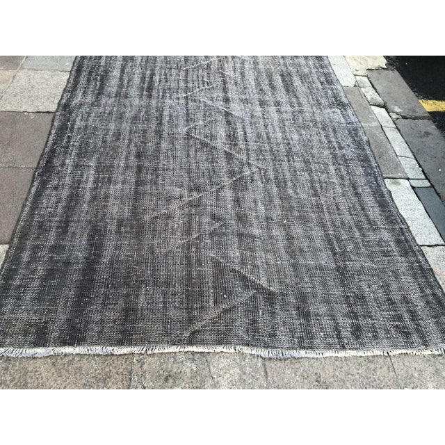 Gray 1960s Vintage Turkish Gray Rug - 5′2″ × 8′ For Sale - Image 8 of 10