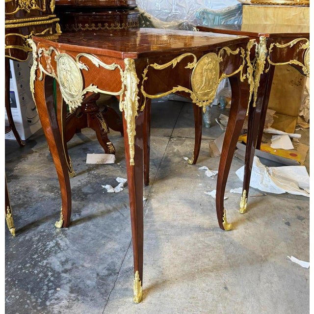 French Louis XV Style Side Table Set of 2 – Rich Wood Finish With Ornate Gold Leaf Mounts & Medallion Details For Sale - Image 4 of 4