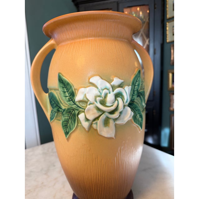 1950s Roseville Pottery Gardenia Floor Vase "690-16" Tan / Brown ca.1950 - Stunning! For Sale - Image 5 of 8