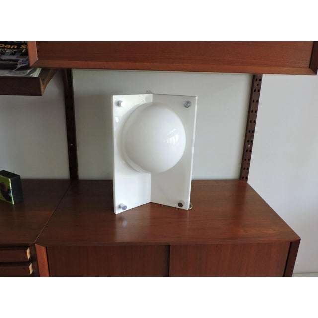Neal Small Mid-Century Modern Three-Sided White Molded Acrylic Table Lamp For Sale - Image 12 of 12