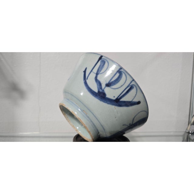 Rare 17th Century Ming Dynasty Wanli Period Swatow Blue and White Bowl 16.5cm For Sale - Image 4 of 11