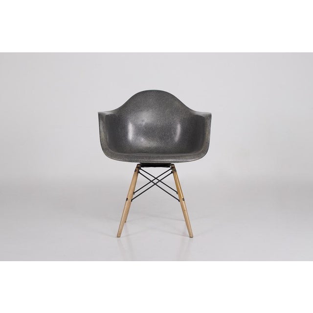 Mid-Century Modern Paw Swivel Chair in Fiberglass by Charles & Ray Eames for Herman Miller, 1953 For Sale - Image 3 of 12