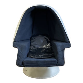 Late 20th Century Lee West Alpha Chamber Egg Lounge Chair For Sale