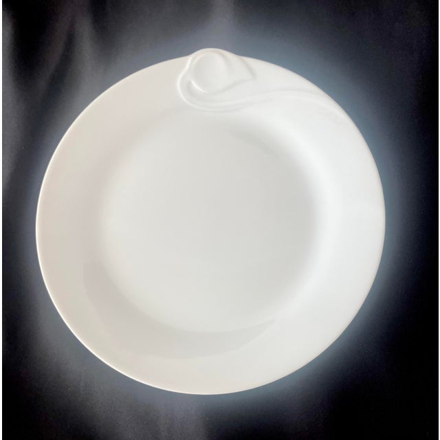 Ceramic Fleuron Chloe’ Paris White by China 5 Piece Place Setting Mint Condition For Sale - Image 7 of 17