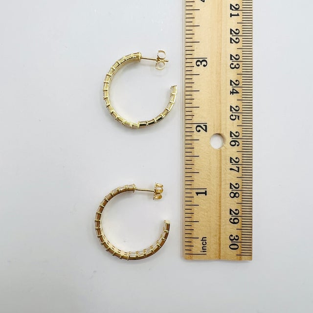 White Diamond Emerald Semi Hoop Earrings in 18k Yellow Gold, A Pair For Sale In Los Angeles - Image 6 of 6