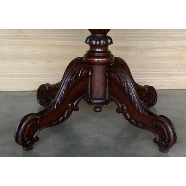 Early 20th Century French Victorian Mahogany Carved Round Center Pedestal Table For Sale - Image 13 of 18