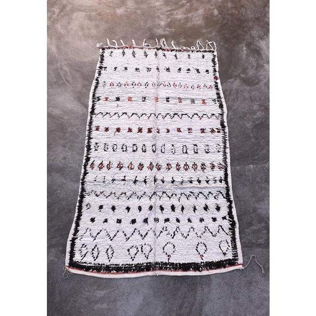 1980s Vintage White Moroccan Rug - 5'3" X 9'3" Ft For Sale - Image 10 of 10