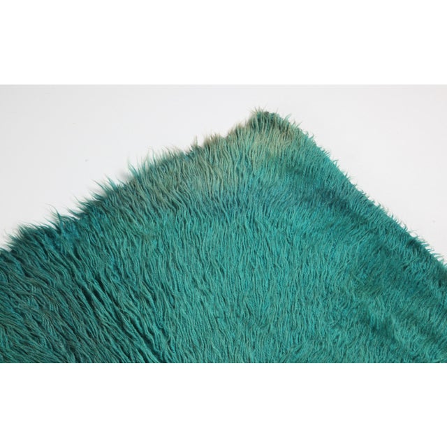 Late 20th Century Handmade Contemporary Teal Shaggy Fur Runner Rug – Plush Texture With Gradient Depth Hallway Rug - 2' X 6' 11'' For Sale In Tampa - Image 6 of 10