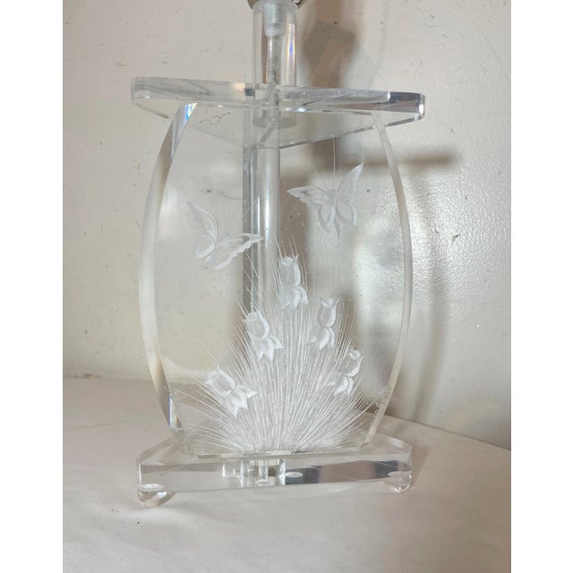 Vintage Mid Century Modern Carved Clear Lucite Electric Table Lamp Butterfly For Sale - Image 4 of 12