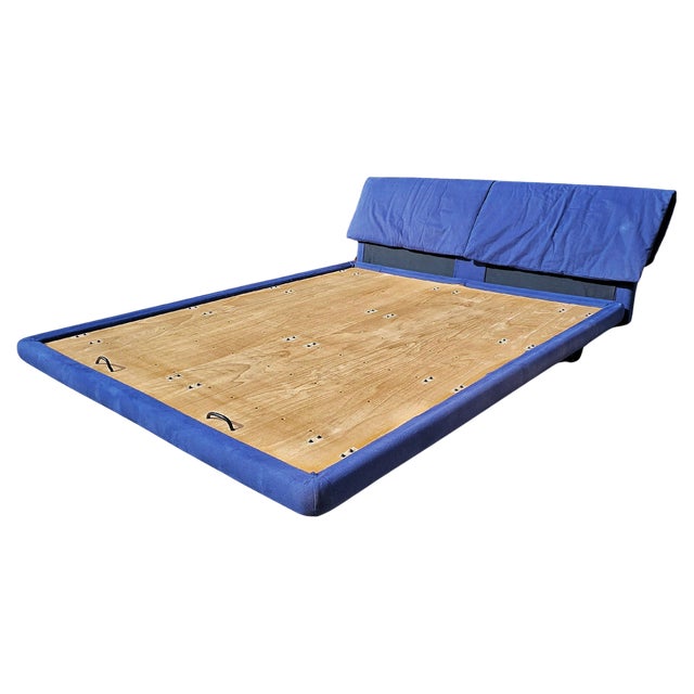 Italian Modernist Marlo Bed attributed to Afra and Tobia Scarpa for Molteni, 1982 For Sale