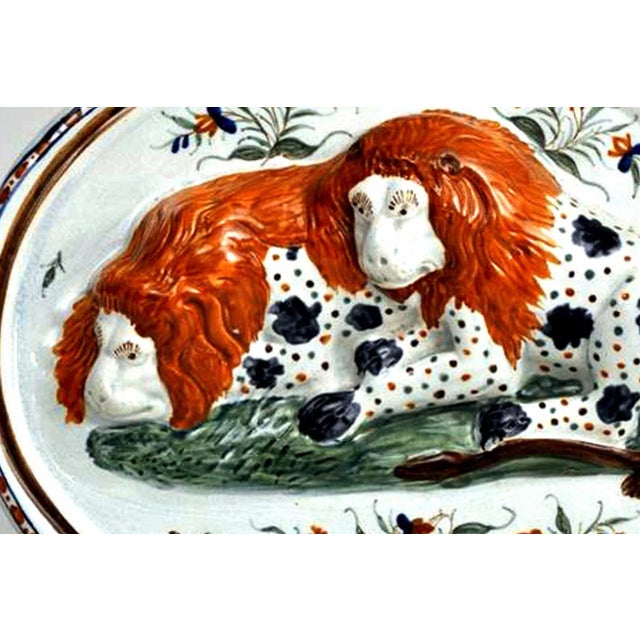 English Prattware Pearlware Plaque of Two Spotted Lions, English, Circa 1800 For Sale - Image 3 of 5