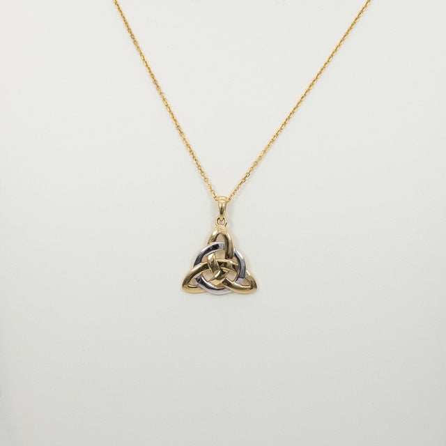 Modern Triquetra Estate Pendant in Solid 14k Gold - Timeless Fine Jewelry For Sale - Image 3 of 6