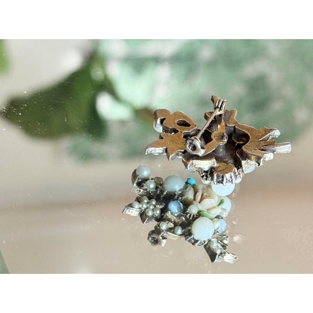 Traditional 1950s Floral Lucite Rose Brooch With Faux Pearls and Pastel Bead Accents For Sale - Image 3 of 7