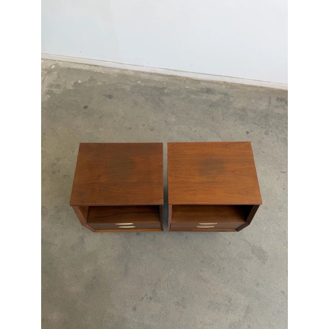 Vintage Broyhill Nightstands Pair For Sale In Los Angeles - Image 6 of 15