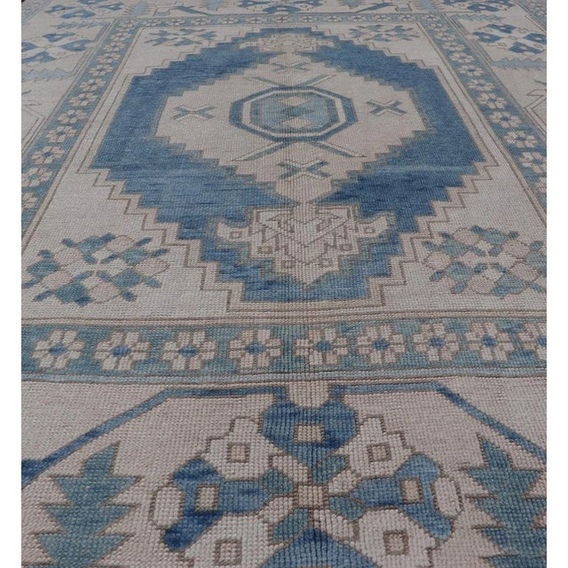 Mid 20th Century Vintage Turkish Oushak Rug With Medallion Design in Blue, Lt. Blue & Ivory For Sale - Image 4 of 13