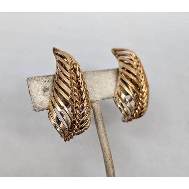 Mid-Century Modern Vintage 1968 Signed Napier Goldtone Leaf Clip Earrings - 2 Pieces For Sale - Image 3 of 8