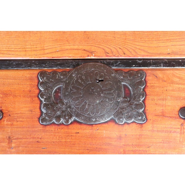 Brown Antique Early Meiji Japanese Keyaki and Cypress Tansu Chest With Hand Wrought Iron Hardware For Sale - Image 8 of 10