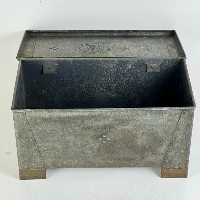 1900 - 1909 Antique Arts & Crafts Hammered Metal Storage Box With Décorative Side Handles and Details For Sale - Image 5 of 12