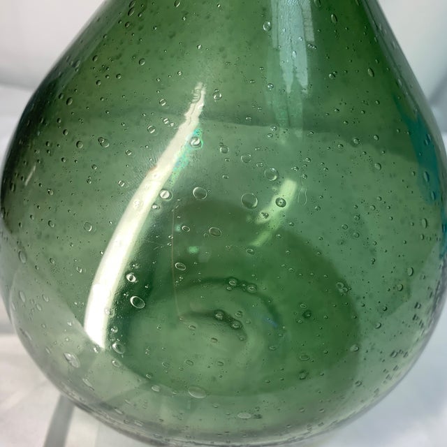 Up for your consideration is a beautiful vintage mid-century modern art glass vase in a striking vibrant green. Crafted...
