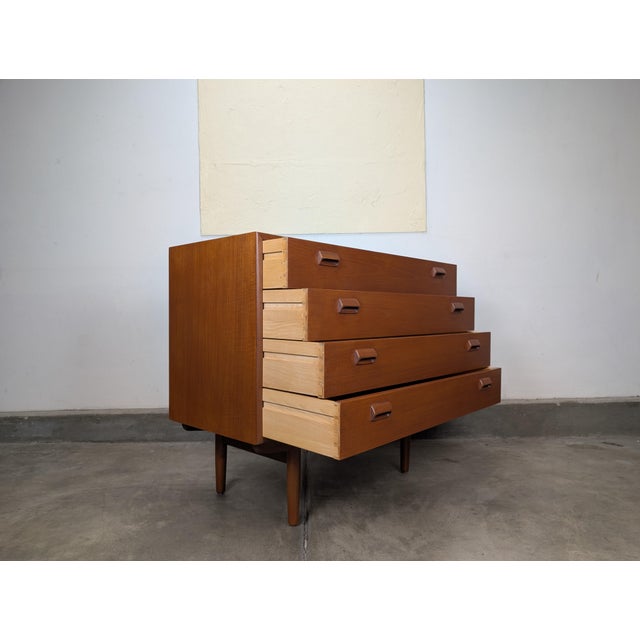 1960s Danish Modern 4-Drawer Teak Chest by Borge Mogensen for Povl Dinesen, Denmark For Sale In Los Angeles - Image 6 of 15