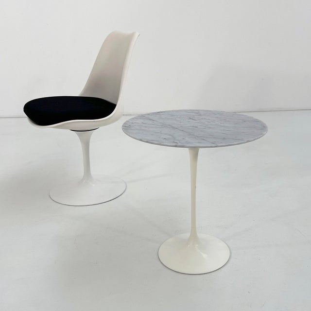Metal Tulip Side Table in Marble by Eero Saarinen for Knoll, 1970s For Sale - Image 7 of 11