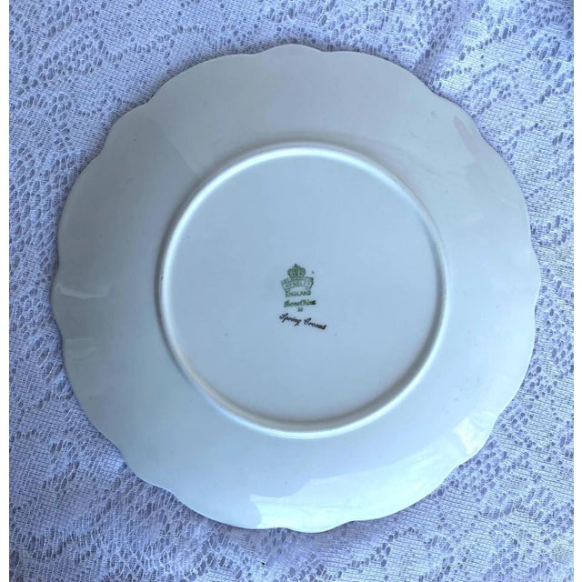 White 1980s Aynsley John England “Spring Crocus” Dinner Plate -Set of 5, Glossy White, Crocus Design & Platinum Trim For Sale - Image 8 of 8
